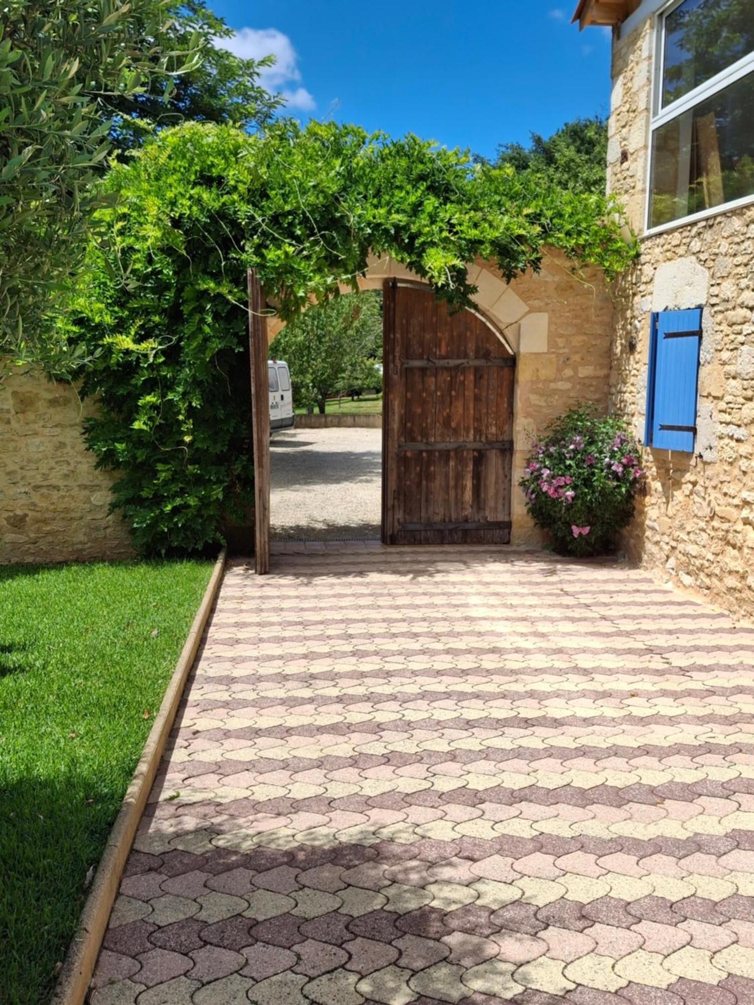 Aux Blanches Pierres Apartamento Fumel Exterior foto